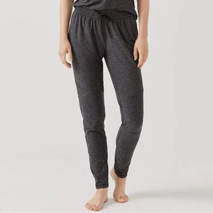 EUC OV CloudKnit Sweatpants in Charcoal
